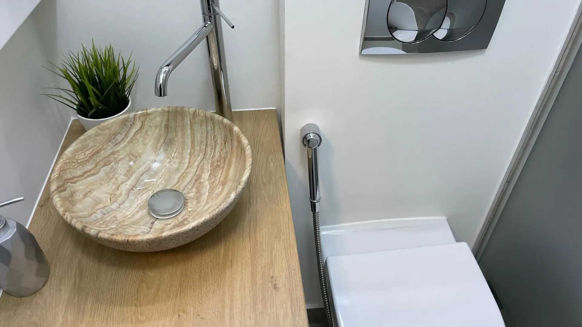 Metropole Apartments Studio City Βουκουρέστι 0*,
